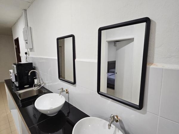 SS HOSTEL PENANG : photo 1 de la chambre chambre simple avec toilettes communes