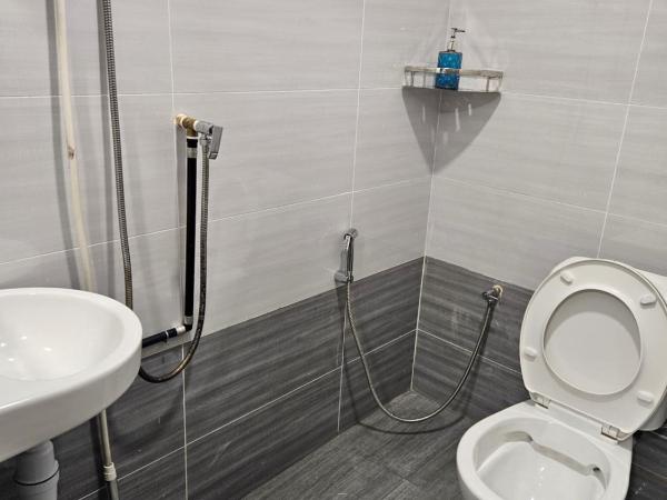 SS HOSTEL PENANG : photo 7 de la chambre chambre lits jumeaux avec salle de bains commune