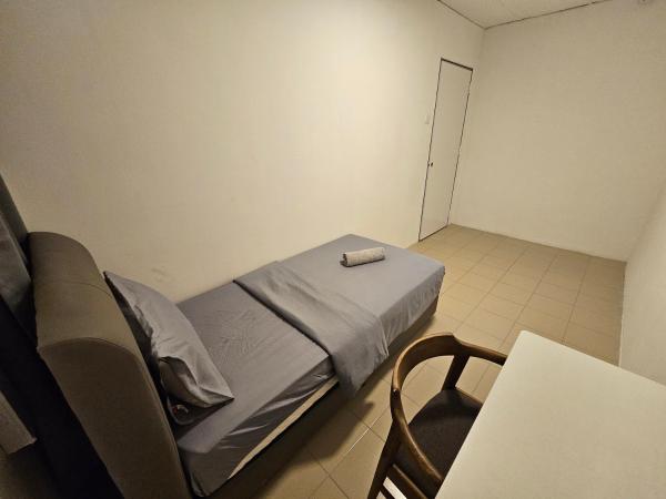SS HOSTEL PENANG : photo 3 de la chambre chambre simple avec toilettes communes