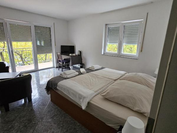 Pension Seckbach : photo 1 de la chambre grande chambre double 