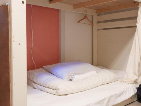 Hostel Ini kobe & Donut cafe : photo 2 de la chambre chambre familiale avec salle de bains commune