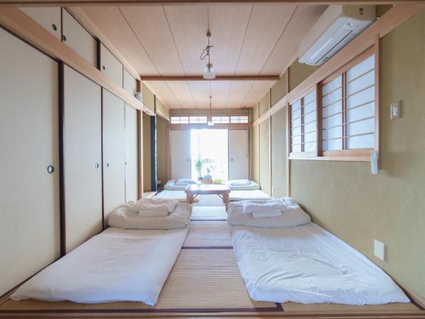 Hostel Ini kobe & Donut cafe : photo 1 de la chambre chambre familiale avec salle de bains commune