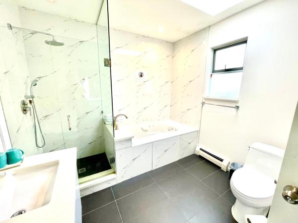 Vancouver Bed & Breakfast : photo 2 de la chambre suite lit queen-size avec baignoire spa