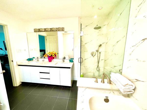 Vancouver Bed & Breakfast : photo 5 de la chambre suite lit queen-size avec baignoire spa