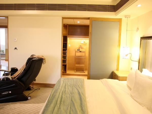 ITC Gardenia, a Luxury Collection Hotel, Bengaluru : photo 5 de la chambre itc one, club level, guest room, 1 king, pool view, balcony