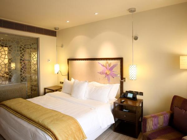 ITC Gardenia, a Luxury Collection Hotel, Bengaluru : photo 1 de la chambre itc one, club level, guest room, 1 king, pool view, balcony