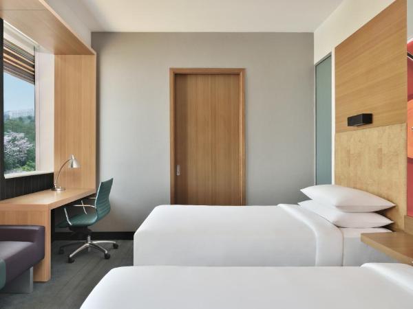 Aloft Bengaluru Outer Ring Road : photo 5 de la chambre chambre avec 2 lits simples ou lits jumeaux - vue sur ville