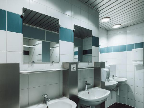 Vevey House : photo 8 de la chambre chambre double supérieure avec salle de bains commune