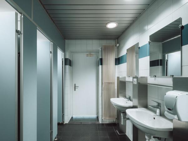 Vevey House : photo 9 de la chambre chambre double supérieure avec salle de bains commune