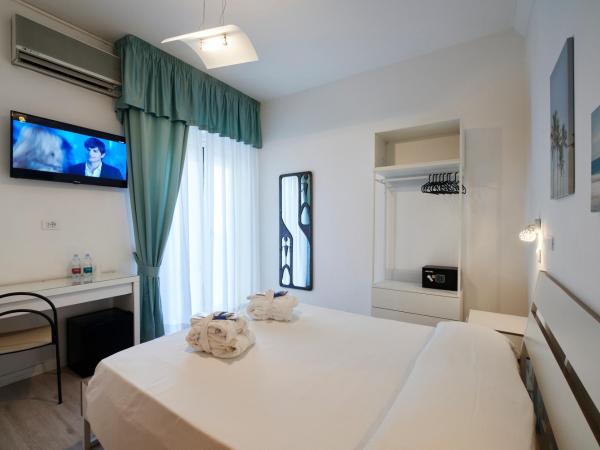 Hotel Estate : photo 4 de la chambre chambre lit queen-size avec baignoire spa