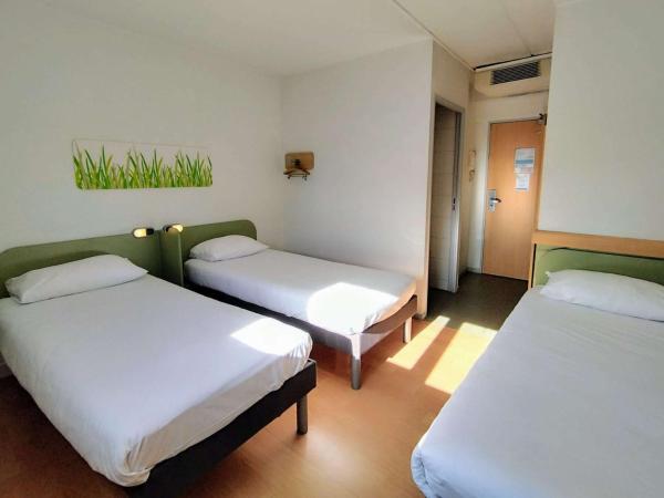 Ibis Budget Toulon Centre : photo 1 de la chambre chambre triple