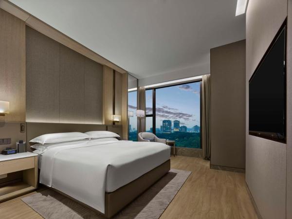 DoubleTree By Hilton Shenzhen Nanshan Hotel & Residences : photo 1 de la chambre appartement 1 chambre avec lit king-size