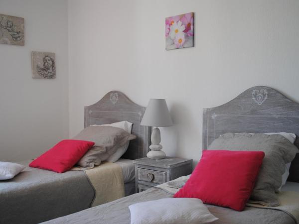 Hôtel Restaurant Le Provençal : photo 2 de la chambre chambre lits jumeaux