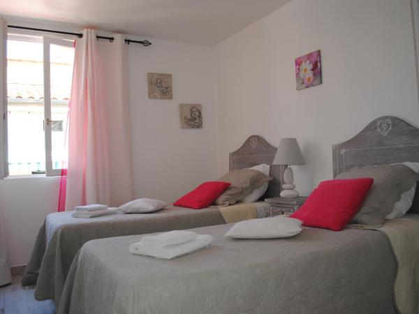 Hôtel Restaurant Le Provençal : photo 5 de la chambre chambre lits jumeaux