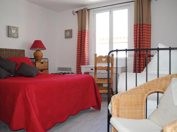 Hôtel Restaurant Le Provençal : photo 9 de la chambre chambre triple