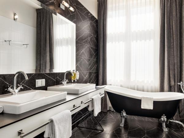 Wyndham Grand Krakow Old Town : photo 8 de la chambre suite lit king-size deluxe avec canapé-lit - non-fumeurs
