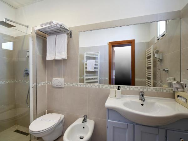 Hotel Estate : photo 8 de la chambre suite avec baignoire spa