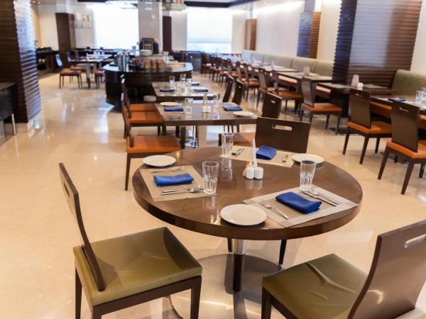 Four Points by Sheraton Ahmedabad : photo 3 de la chambre chambre lit king-size supérieure