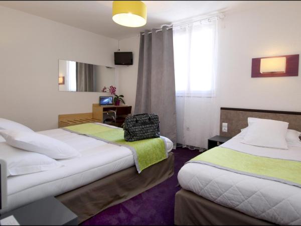 Hôtel Peyramale : photo 1 de la chambre chambre familiale (3 personnes)