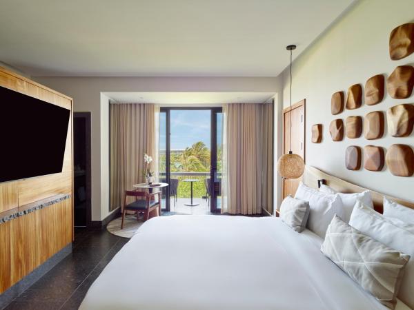Conrad Tulum Riviera Maya : photo 2 de la chambre chambre lit king-size - vue partielle sur océan