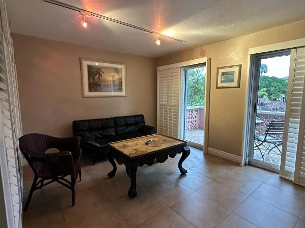 Tahitian Inn Boutique Hotel Tampa : photo 3 de la chambre suite lit queen-size