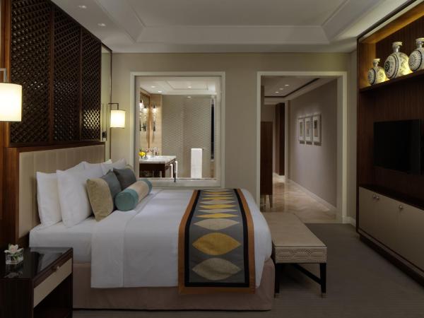 Taj Dubai : photo 3 de la chambre chambre lit king-size de luxe - vue sur burj
