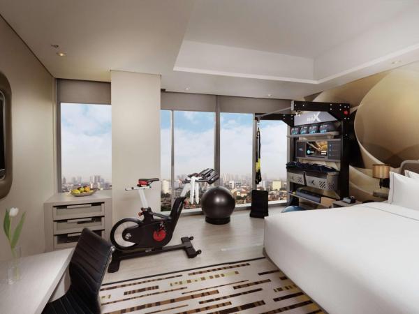 DoubleTree by Hilton Jakarta - Diponegoro : photo 1 de la chambre chambre lit king-size fitness