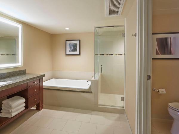 Hilton Hawaiian Village Waikiki Beach Resort : photo 4 de la chambre suite junior - tour arc-en-ciel - vue sur océan et port de plaisance