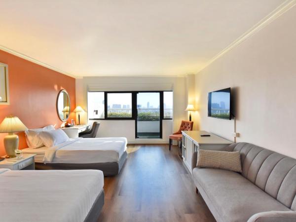 Grand China Bangkok : photo 8 de la chambre hébergement lits jumeaux deluxe avec balcon - vue sur rivière