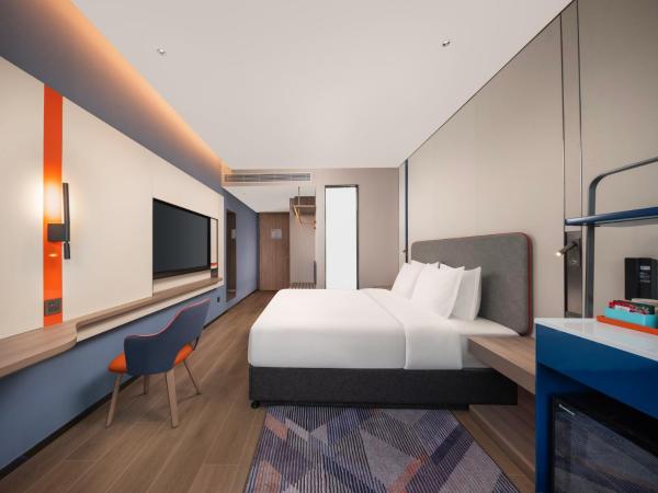 Holiday Inn Express Shanghai Hongqiao Linkong, an IHG Hotel : photo 4 de la chambre chambre king standard avec vue sur ville