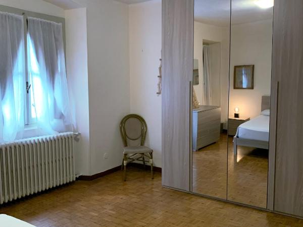 FiorDiLuna, nel cuore di Brescia : photo 2 de la chambre chambre triple basique avec salle de bains commune