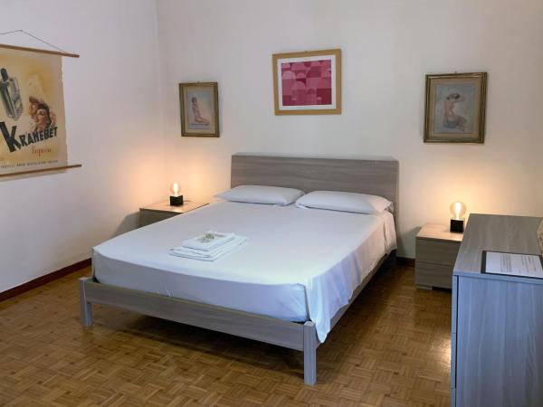 FiorDiLuna, nel cuore di Brescia : photo 6 de la chambre chambre double avec salle de bains commune