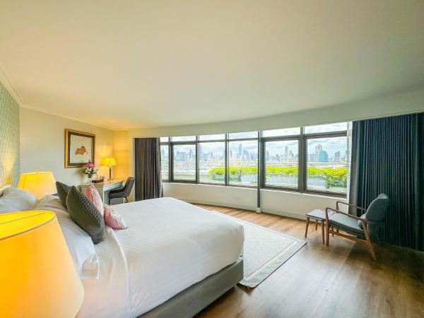 Grand China Bangkok : photo 6 de la chambre suite avec balcon - vue sur rivière