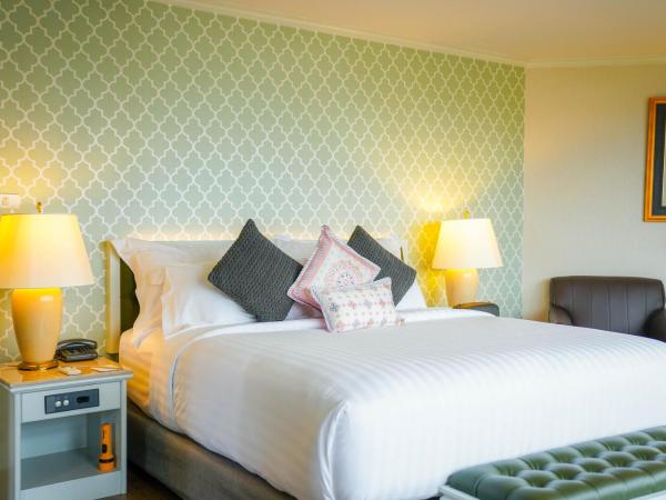 Grand China Bangkok : photo 2 de la chambre suite avec balcon - vue sur rivière