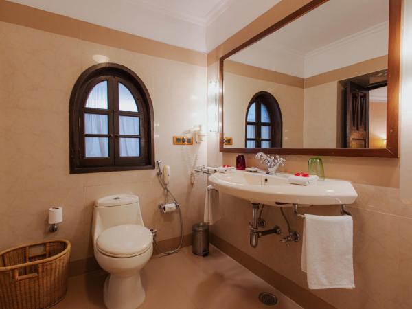 The Ajit Bhawan - A Palace Resort : photo 4 de la chambre vintage room - enjoy buffet breakfast, wifi,welcome drink upon arrival, early check in & late check out – subject to availability