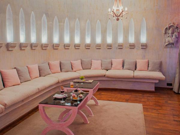The Ajit Bhawan - A Palace Resort : photo 4 de la chambre ajit suite-enjoy buffer breakfast, wifi,welcome drink upon arrival ,early check in & late check out – subject to availability ,10% discount on f&b,fruit platter amenities, one way airport transfer