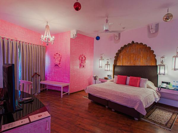 The Ajit Bhawan - A Palace Resort : photo 5 de la chambre ajit suite-enjoy buffer breakfast, wifi,welcome drink upon arrival ,early check in & late check out – subject to availability ,10% discount on f&b,fruit platter amenities, one way airport transfer