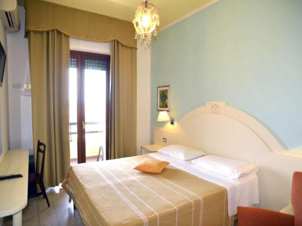 Hotel La Margherita & SPA : photo 8 de la chambre chambre double ou lits jumeaux avec balcon - vue sur mer