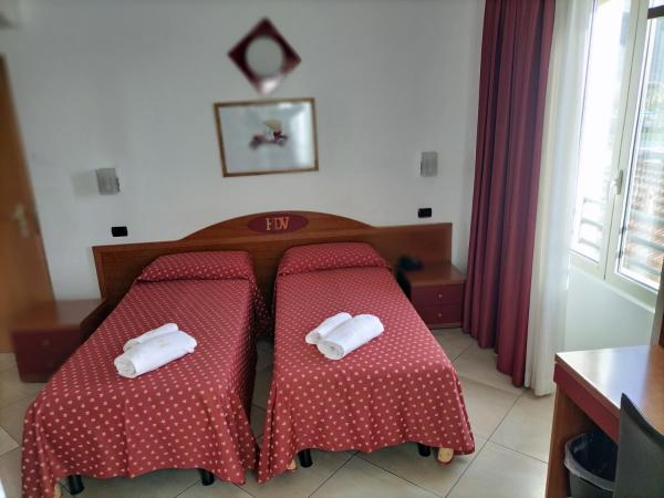 Hotel Della Volta : photo 3 de la chambre chambre lits jumeaux