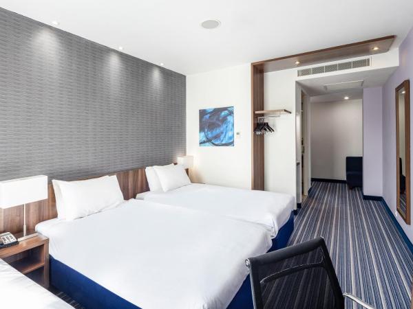 Holiday Inn Express The Hague - Parliament, an IHG Hotel : photo 1 de la chambre chambre lits jumeaux standard avec canapé-lit simple