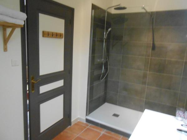 Clos du Bois Brard B&B : photo 7 de la chambre chambre triple - côté piscine