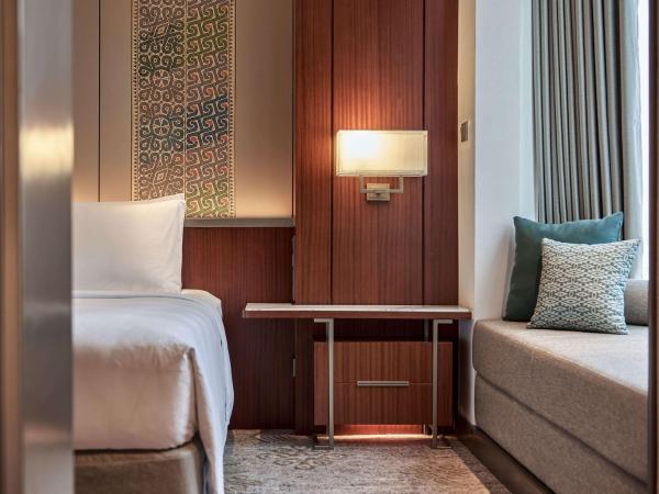 Grand Hyatt Jakarta : photo 7 de la chambre chambre familiale lit king-size - vue sur ville