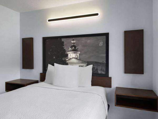 Super 8 by Wyndham Harbison/Parkridge Hospital : photo 1 de la chambre chambre lit queen-size - non-fumeurs