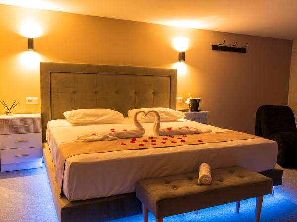 Rooms Luxury Madrid : photo 3 de la chambre suite lit king-size