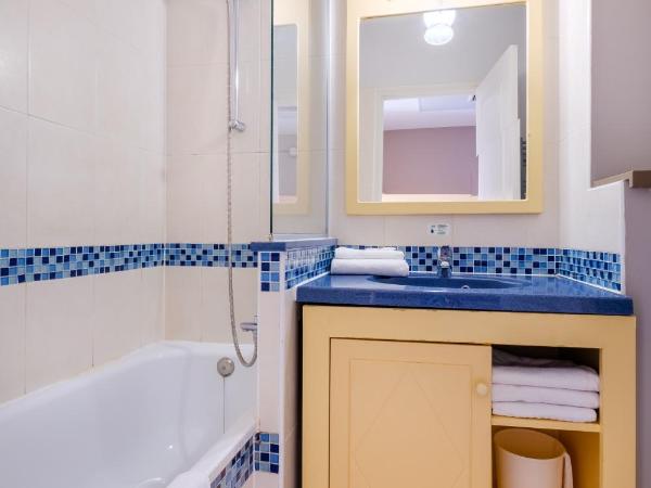 Résidence Pierre & Vacances Heliotel Marine : photo 5 de la chambre studio avec coin couchage dans alcôve et climatisation (4 personnes)