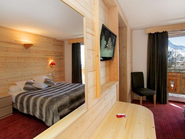 Hotel Adret : photo 2 de la chambre chambre familiale avec balcon (2 adultes + 2 enfants)