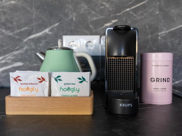 numa I Terra Apartments : photo 7 de la chambre large 1 bedroom apartment with terrace and sofa bed - no ac