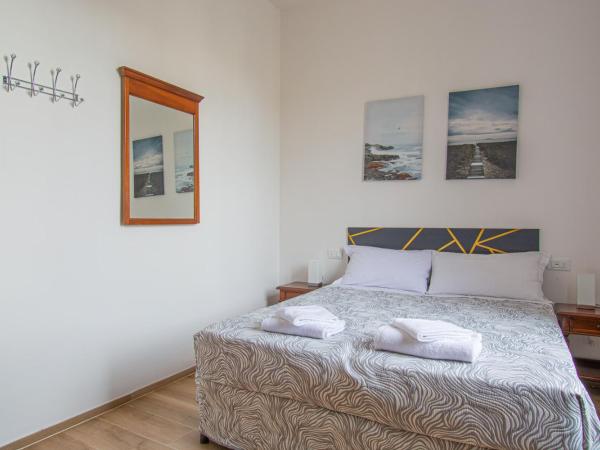Guest House Paraiso : photo 8 de la chambre chambre double ou lits jumeaux avec salle de bains commune