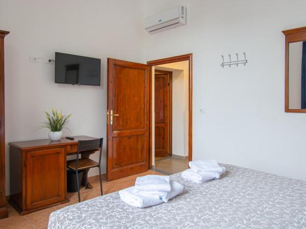 Guest House Paraiso : photo 6 de la chambre grande chambre double ou lits jumeaux