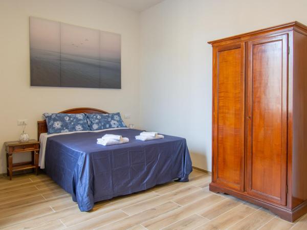 Guest House Paraiso : photo 4 de la chambre chambre triple avec salle de bains privative séparée